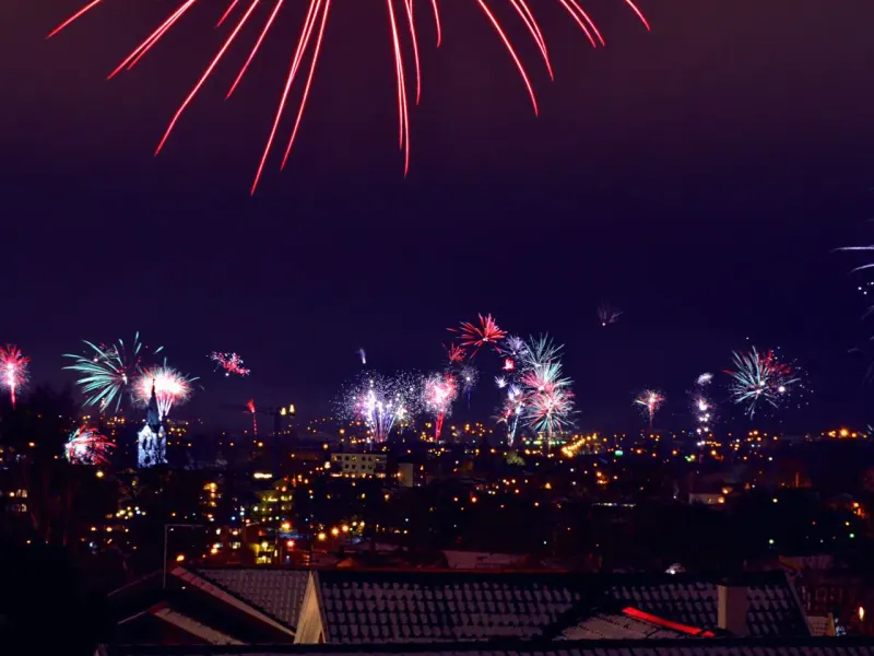 اليوم الوطني | Dark Firework العاب نارية تضيء سماء المدينة في اليوم الوطني