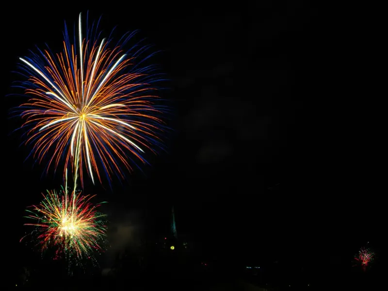 عروض متزامنة مع الموسيقى | Dark Firework عرض العاب نارية متزامن مع الموسيقى (Pyromusical)