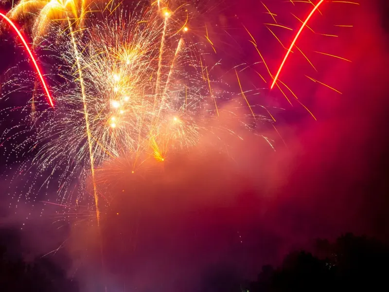 أعراس وحفلات الزفاف | Dark Firework عرض العاب نارية ذهبي يضيء سماء حفل زفاف